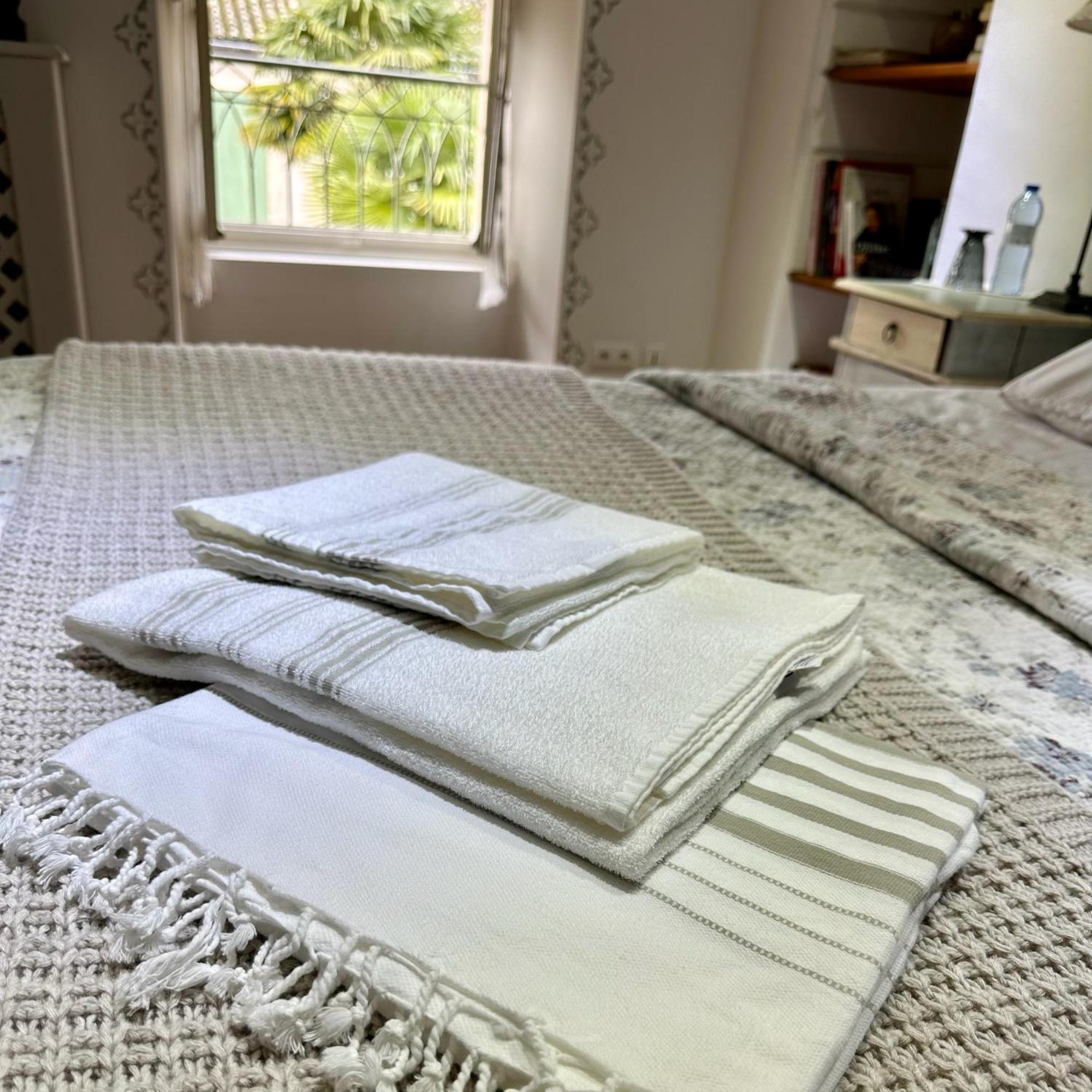 ジヴリ Cote Park Bed & Breakfast エクステリア 写真