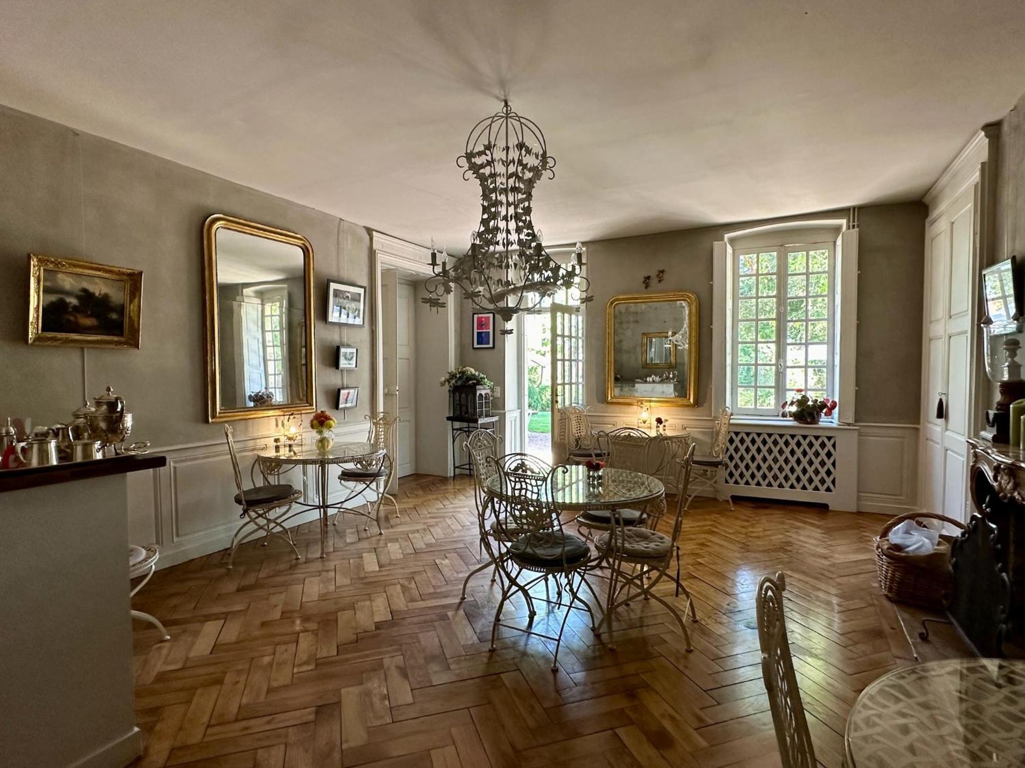 ジヴリ Cote Park Bed & Breakfast エクステリア 写真
