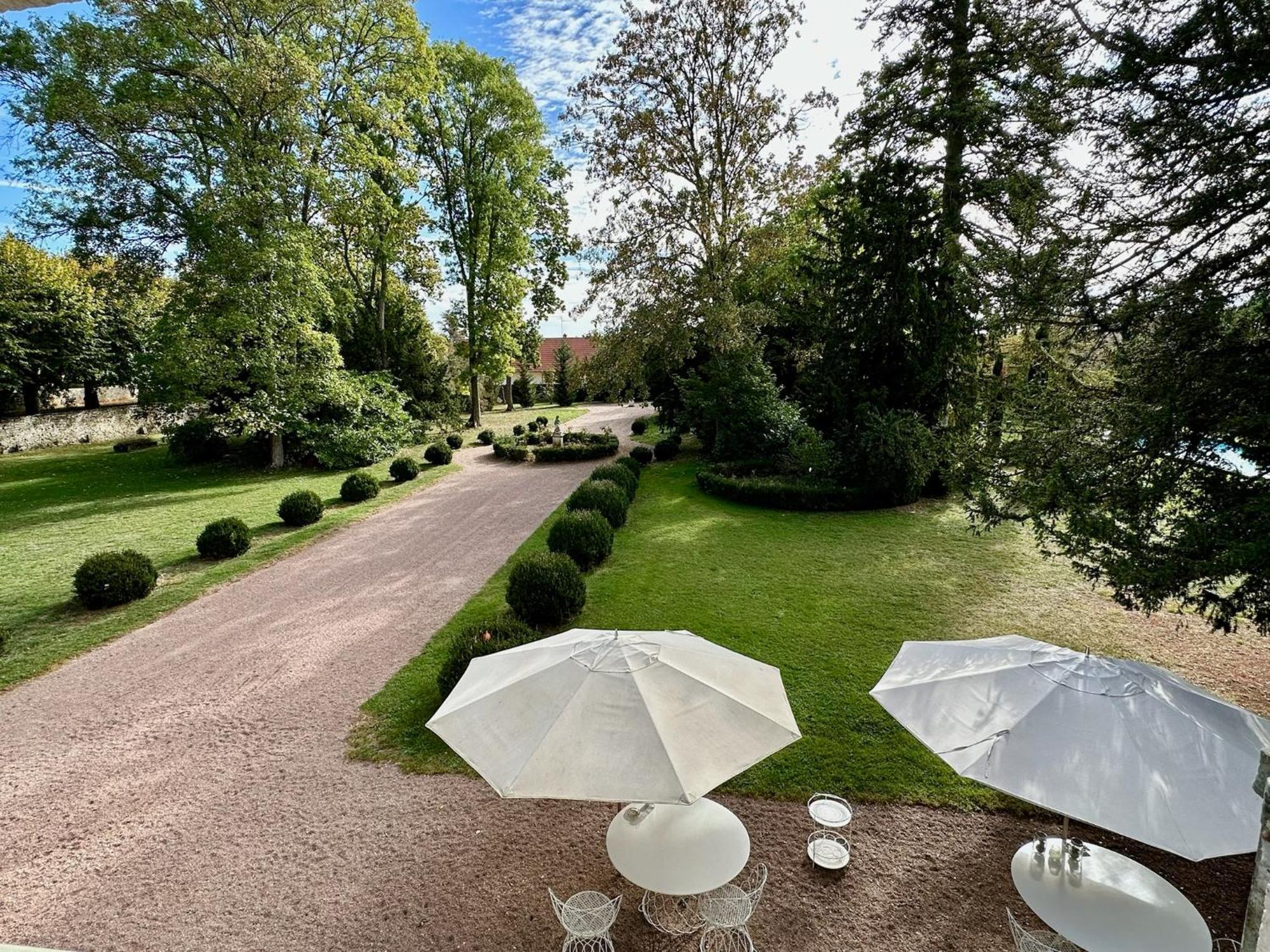 ジヴリ Cote Park Bed & Breakfast エクステリア 写真